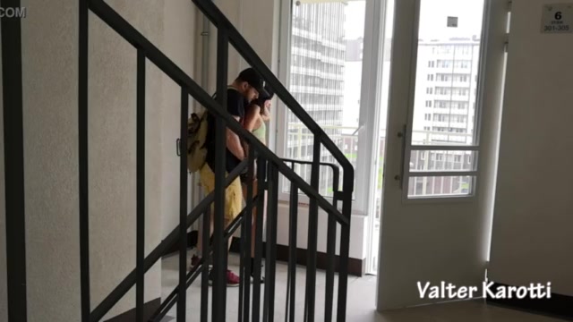 Трахает соседку на лестнице порно видео | city-lawyers.ru